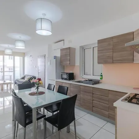 Cozy Apartment, Close To The Sea C4