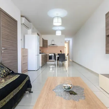 Cozy Apartment, Close To The Sea C4 شقة