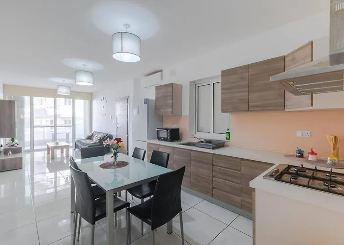 Cozy Apartment, Close To The Sea C4